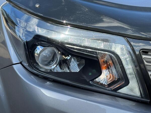 Nissan Navara 2.3 dCi N-Guard Auto 4WD Euro 6 4dr at 37th
