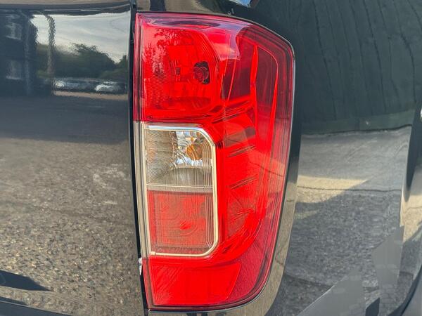 Nissan Navara 2.3 dCi N-Guard 4WD Euro 6 (s/s) 4dr at 47th