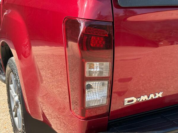 Isuzu D-Max 1.9 TD Blade Auto 4WD Euro 6 4dr at 32th
