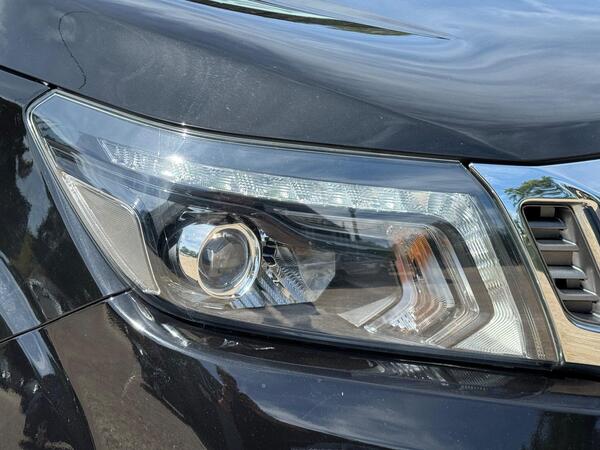 Nissan Navara 2.3 dCi Tekna 4WD Euro 6 (s/s) 4dr at 43th