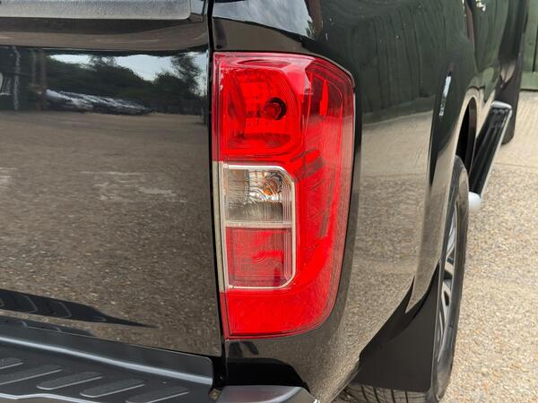 Nissan Navara 2.3 dCi Tekna 4WD Euro 6 (s/s) 4dr