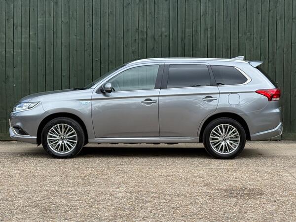 Mitsubishi Outlander 2.4h TwinMotor 13.8kWh Design CVT 4WD Euro 6 (s/s) 5dr at 15th