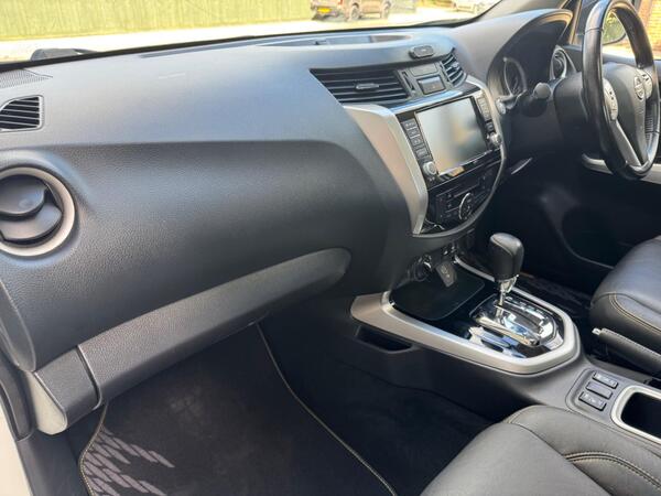 Nissan Navara 2.3 dCi N-Guard Auto 4WD Euro 6 4dr at 31th