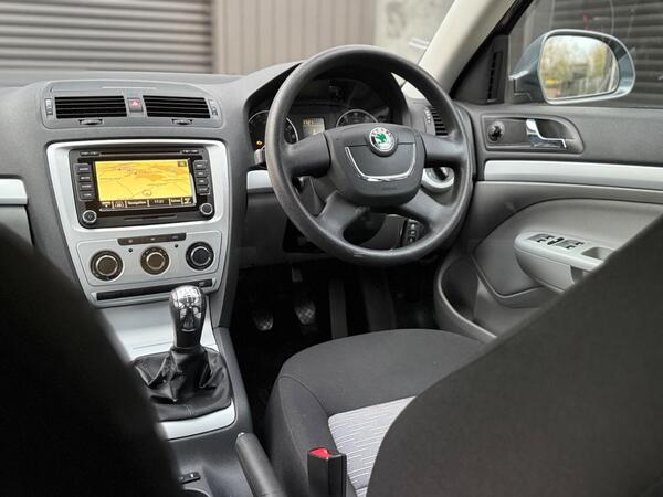 Skoda Octavia 2.0 TDI SE Euro 5 5dr - Image 2