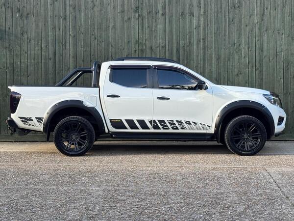 Nissan Navara 2.3 dCi N-Guard 4WD Euro 6 (s/s) 4dr at 17th