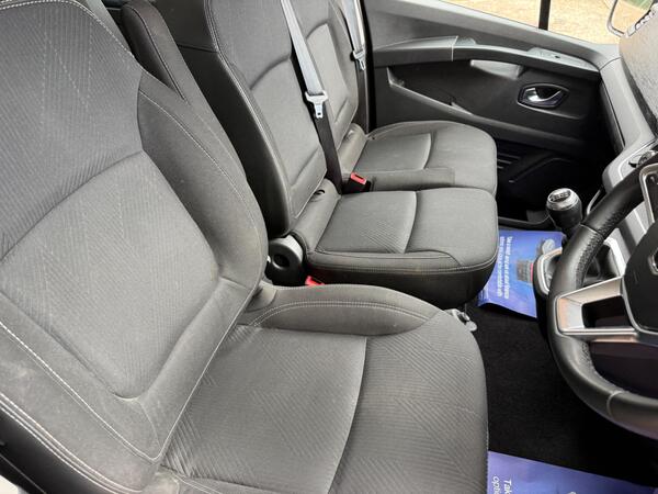 Renault Trafic 2.0 dCi Blue LL30 Sport Crew Van L2 H1 Euro 6 (s/s) 6dr at 2th