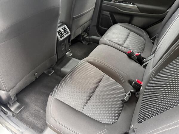 Mitsubishi Outlander 2.4h TwinMotor 13.8kWh Design CVT 4WD Euro 6 (s/s) 5dr at 16th