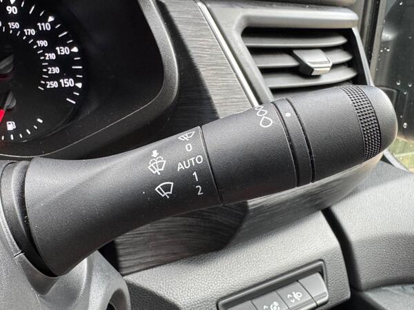 Nissan Primastar 2.0 dCi 30 Tekna L2 H1 Euro 6 (s/s) 5dr