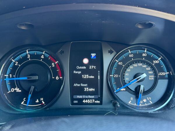 Toyota Hilux 2.8 D-4D Invincible X Auto 4WD Euro 6 (s/s) 4dr at 38th
