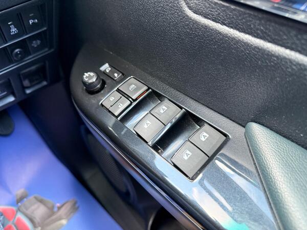 Toyota Hilux 2.8 D-4D Invincible X Auto 4WD Euro 6 (s/s) 4dr at 33th