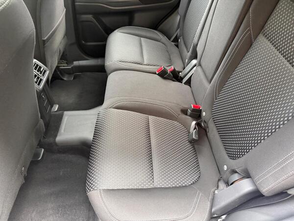 Mitsubishi Outlander 2.4h TwinMotor 13.8kWh Design CVT 4WD Euro 6 (s/s) 5dr at 13th