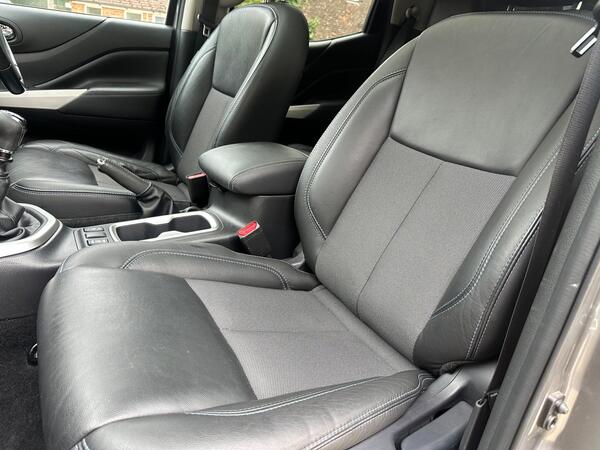 Nissan Navara 2.3 dCi N-Guard 4WD Euro 6 (s/s) 4dr at 33th