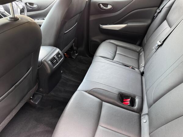 Nissan Navara 2.3 dCi Tekna 4WD Euro 6 (s/s) 4dr