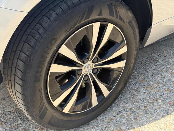 Volvo XC60 2.0 D4 Momentum Auto Euro 6 (s/s) 5dr at 35th