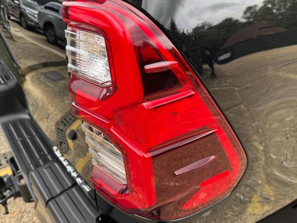 Toyota Hilux 2.8 D-4D Invincible X 4WD Euro 6 (s/s) 4dr at 39th