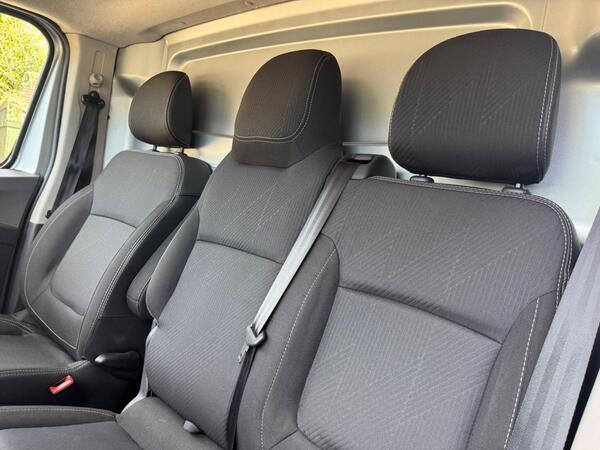 Renault Trafic 2.0 dCi Blue SL30 Extra Sport L1 H1 Euro 6 (s/s) 5dr at 18th