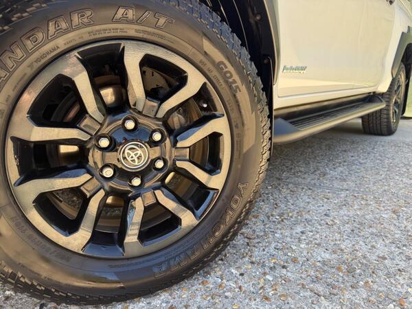 Toyota Hilux 2.8 D-4D Invincible X Auto 4WD Euro 6 (s/s) 4dr at 30th