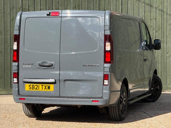 Renault Trafic 2.0 dCi ENERGY 28 Black Edition SWB Standard Roof Euro 6 (s/s) 5dr at 18th