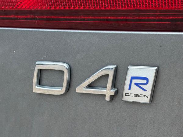 Volvo V90 2.0 D4 R-Design Auto Euro 6 (s/s) 5dr at 40th