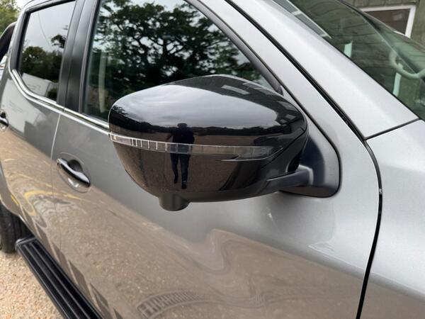 Nissan Navara 2.3 dCi N-Guard Auto 4WD Euro 6 4dr at 39th
