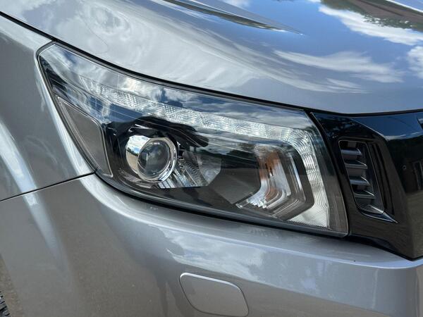 Nissan Navara 2.3 dCi N-Guard Pickup Double Cab 4dr Diesel Auto 4WD Euro 6 (190 ps)