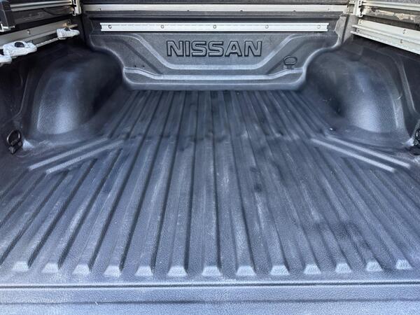 Nissan Navara 2.3 dCi Tekna Auto 4WD Euro 6 4dr at 14th