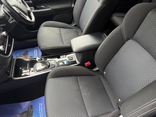 Mitsubishi Outlander 2.4h TwinMotor 13.8kWh Design CVT 4WD Euro 6 (s/s) 5dr at 21th