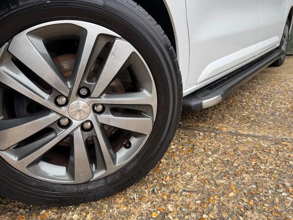 Peugeot Expert 2.0 BlueHDi 1400 Professional Plus Standard Panel Van MWB Euro 6 (s/s) 6dr at 38th