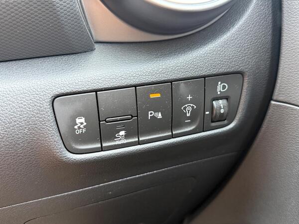 Hyundai KONA 64kWh Premium Auto 5dr (10.5kW Charger)