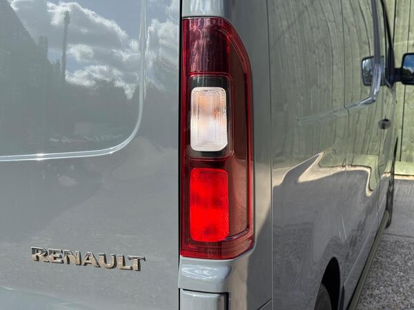 Renault Trafic 2.0 dCi ENERGY 28 Black Edition SWB Standard Roof Euro 6 (s/s) 5dr at 28th