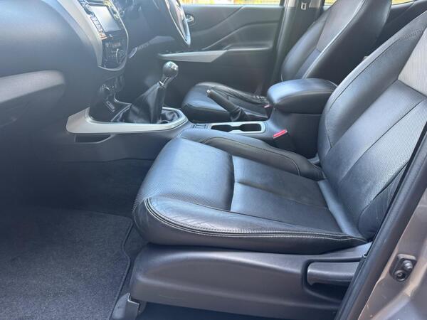 Nissan Navara 2.3 dCi Tekna 4WD Euro 6 (s/s) 4dr at 28th
