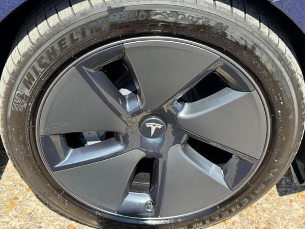 Tesla Model 3 (Dual Motor) Long Range Auto 4WDE 4dr at 29th
