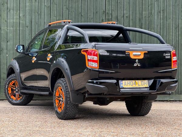 Mitsubishi L200 2.4 DI-D DC Barbarian SVP II Auto 4WD Euro 6 4dr at 11th