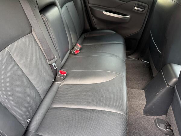 Mitsubishi L200 2.4 DI-D DC Warrior Pickup Double Cab 4dr Diesel Manual 4WD Euro 6 (178 ps)