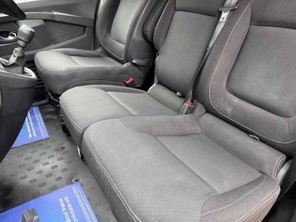 Renault Trafic 2.0 dCi Blue SL28 Sport L1 H1 Euro 6 (s/s) 5dr at 13th