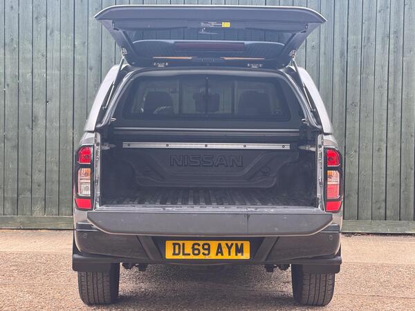 Nissan Navara 2.3 dCi N-Guard Pickup Double Cab 4dr Diesel Auto 4WD Euro 6 (190 ps)