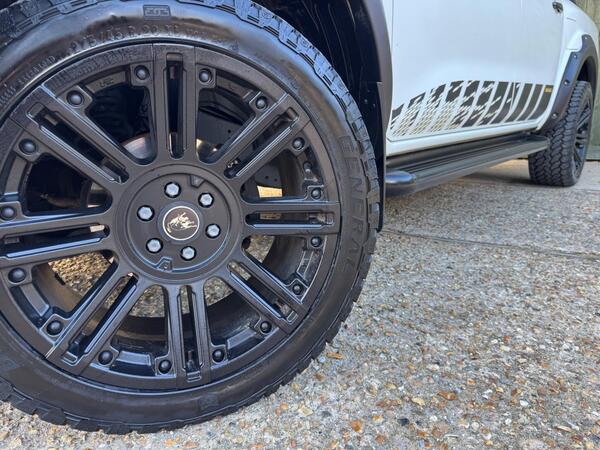 Nissan Navara 2.3 dCi N-Guard 4WD Euro 6 (s/s) 4dr at 45th