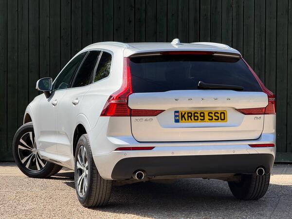 Volvo XC60 2.0 D4 Momentum Auto Euro 6 (s/s) 5dr at 12th