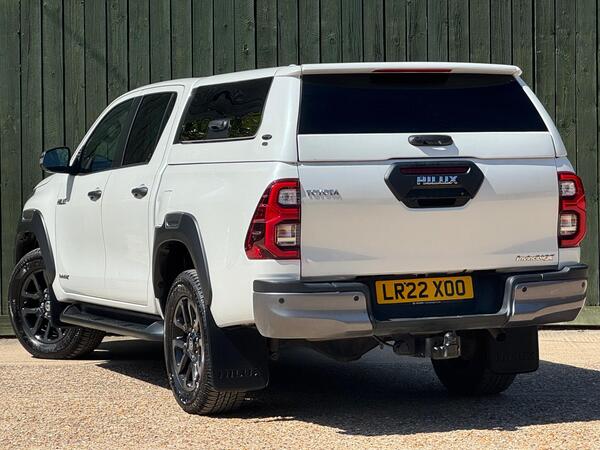 Toyota Hilux 2.8 D-4D Invincible X Auto 4WD Euro 6 (s/s) 4dr at 11th
