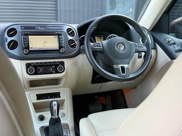 Volkswagen Tiguan 2.0 TDI BlueMotion Tech SE DSG 4WD Euro 5 (s/s) 5dr - Image 2