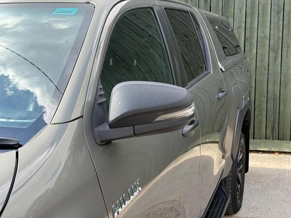 Toyota Hilux 2.8 D-4D Invincible X Auto 4WD Euro 6 (s/s) 4dr at 37th