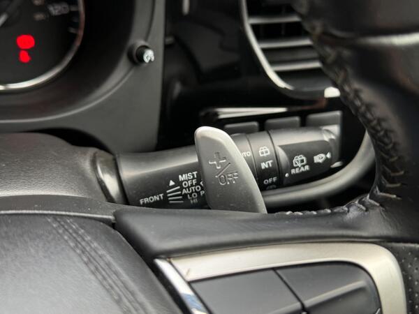 Mitsubishi Outlander 2.4h TwinMotor 13.8kWh Design CVT 4WD Euro 6 (s/s) 5dr at 28th
