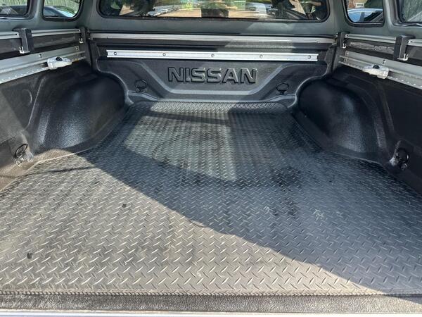 Nissan Navara 2.3 dCi N-Guard Auto 4WD Euro 6 4dr at 41th