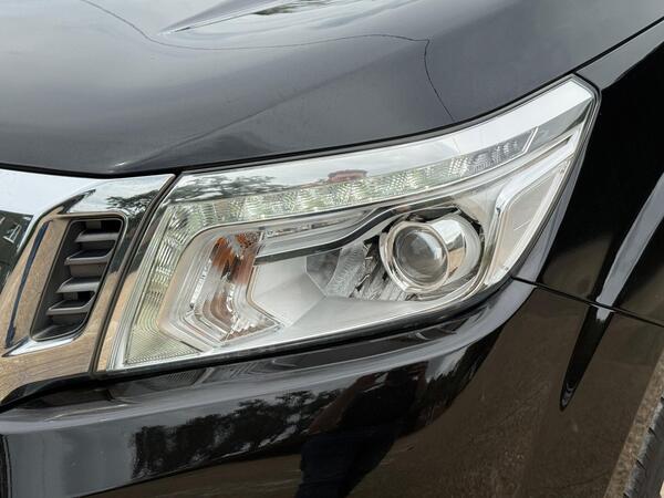 Nissan Navara 2.3 dCi Tekna Auto 4WD Euro 6 4dr at 40th