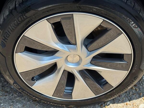Tesla Model Y (Dual Motor) Long Range Auto 4WDE 5dr