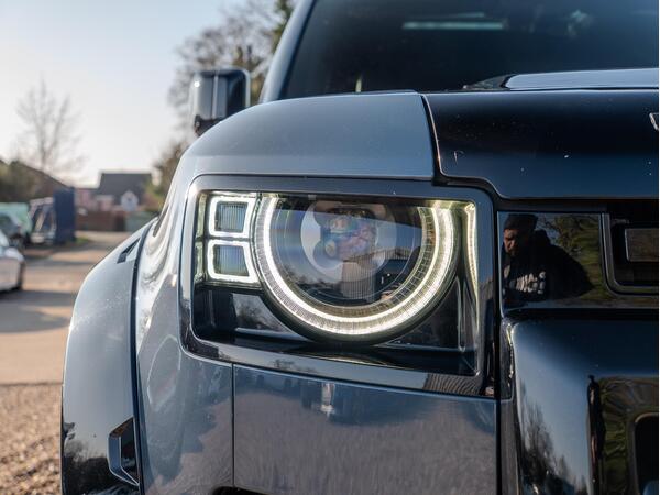 LAND ROVER DEFENDER X-DYNAMIC SE D MHEV A - Image 22