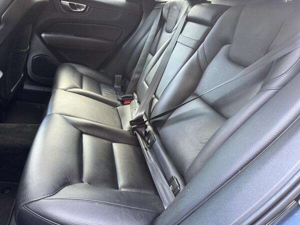 Volvo XC60 2.0 T4 Edition Auto Euro 6 (s/s) 5dr at 18th