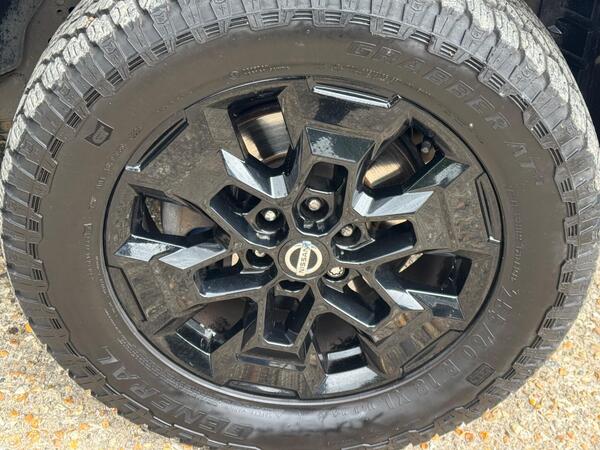 Nissan Navara 2.3 dCi N-Guard Auto 4WD Euro 6 4dr at 28th