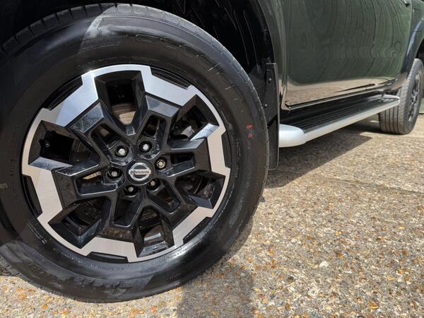 Nissan Navara 2.3 dCi Tekna 4WD Euro 6 (s/s) 4dr at 48th