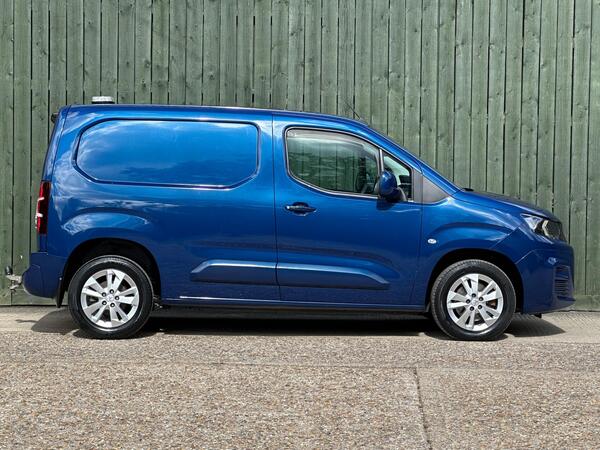 Peugeot Partner 1.5 BlueHDi 1000 Asphalt Standard Panel Van EAT8 SWB Euro 6 (s/s) 5dr at 12th